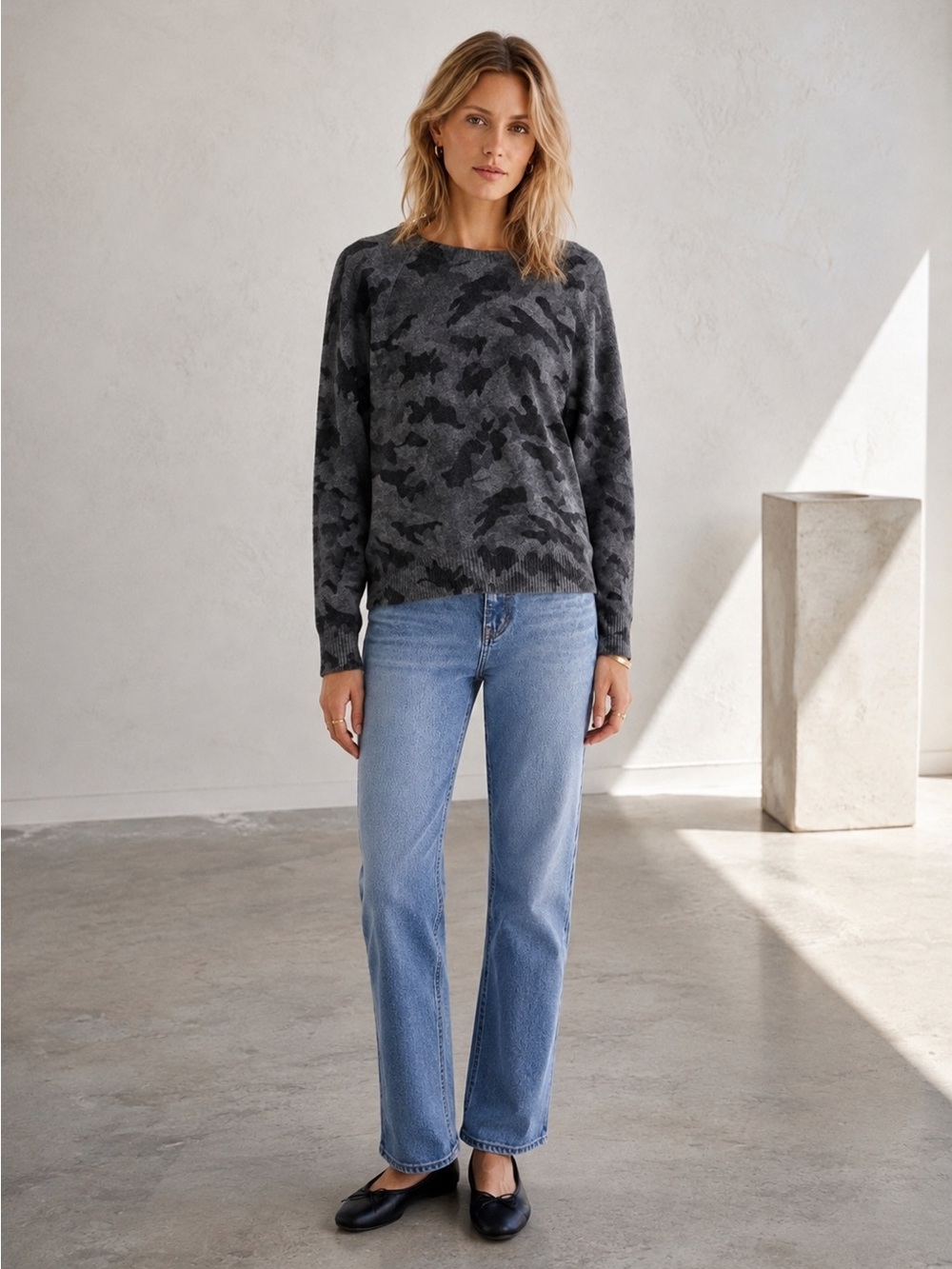 Aqua 100% Cashmere Camo Crewneck Sweater Gray Black Medium - Picture 3 of 16